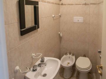 CASA EN VENTA LA PLATA PILETA 4 DORMITORIOS