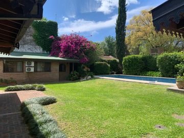 VENTA CASA 4 AMBIENTES EN DE VICENZO CHICO