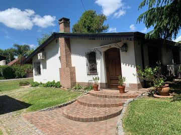 VENTA CASA 4 AMBIENTES EN DE VICENZO CHICO