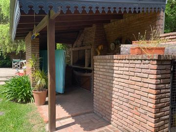VENTA CASA 4 AMBIENTES EN DE VICENZO CHICO