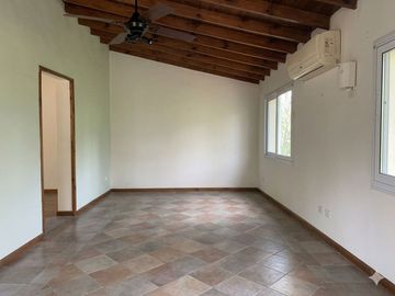 VENTA CASA 4 AMBIENTES EN DE VICENZO CHICO