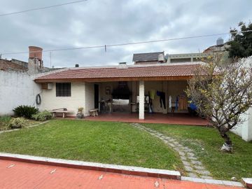 VENTA CASA 4 AMBIENTES PATIO COCHERA SAN JUSTO