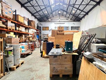 VENTA GALPÓN CON OFICINAS BARRACAS