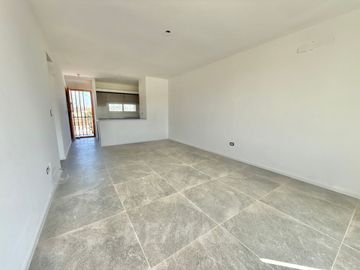 VENTA DPTO 3 AMB, PISO 1, SARAVI VILLAGE