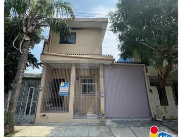 CASA  EN RENTA EN PRADERAS DE SANTO DOMINGO