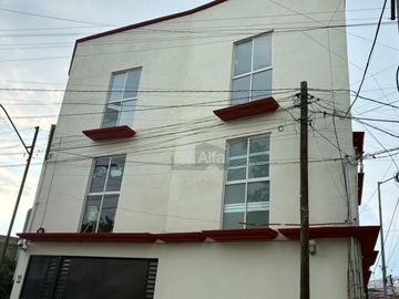 Renta de oficinas o consultorios, centro de Metepec, en Av. José María Morelos.