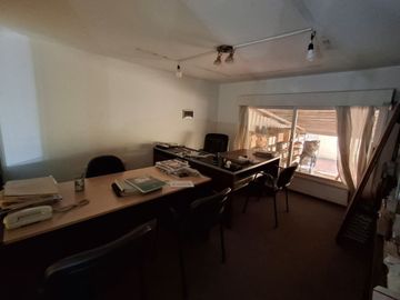 Alquiler Local 102m² Cubiertos + Patio en Florida