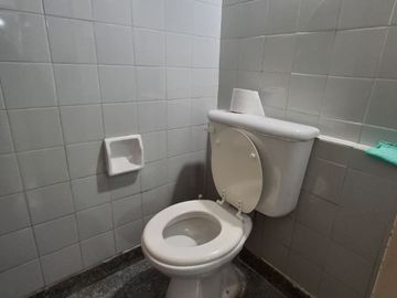 Alquiler Local 102m² Cubiertos + Patio en Florida
