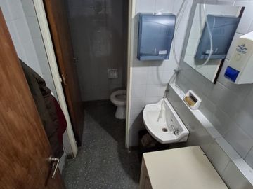 Alquiler Local 102m² Cubiertos + Patio en Florida