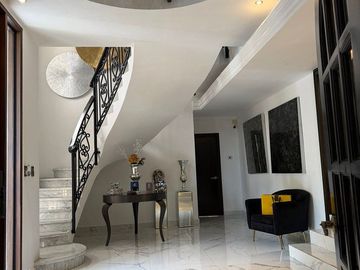 CASA EN VENTA CUMBRES 2o SECTOR