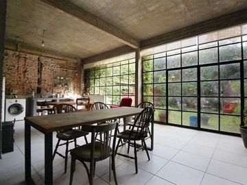 VENTA CASA ESTILO INDUSTRIAL C JARDÍN P. CHACABUCO