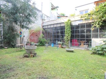 VENTA CASA ESTILO INDUSTRIAL C JARDÍN P. CHACABUCO
