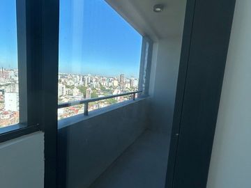 Piso alto. Hermosa vista. Lujosos amenities.