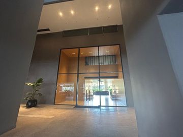 Piso alto. Hermosa vista. Lujosos amenities.