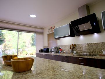 Vendo Casa 470 m2 construidos, 6 Habitaciones, Miraflores