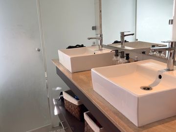 Vendo Casa 470 m2 construidos, 6 Habitaciones, Miraflores