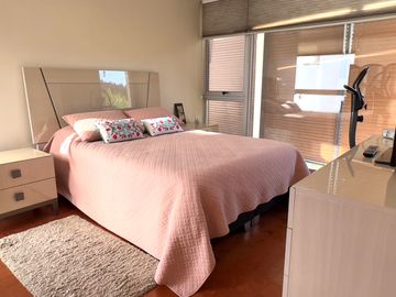 Vendo Casa 470 m2 construidos, 6 Habitaciones, Miraflores
