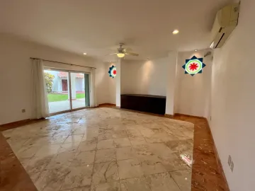 Impresionante Casa en la Huayacan: 7 Recámaras, Jardín, Piscina y Más
