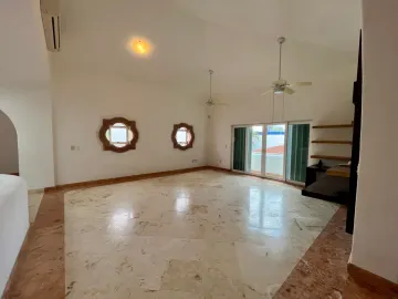 Impresionante Casa en la Huayacan: 7 Recámaras, Jardín, Piscina y Más
