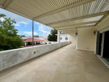 Impresionante Casa en la Huayacan: 7 Recámaras, Jardín, Piscina y Más