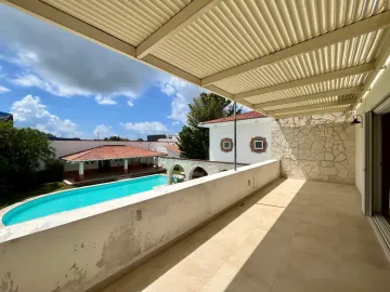 Impresionante Casa en la Huayacan: 7 Recámaras, Jardín, Piscina y Más