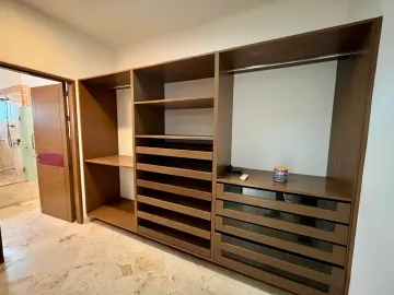 Impresionante Casa en la Huayacan: 7 Recámaras, Jardín, Piscina y Más
