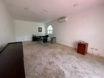 Impresionante Casa en la Huayacan: 7 Recámaras, Jardín, Piscina y Más