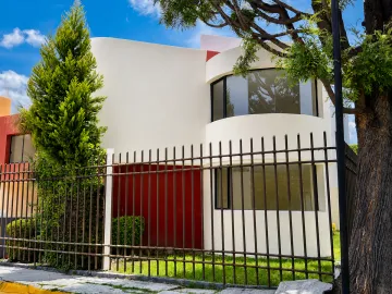 Venta de Casa en fraccionamiento cerrado en Camino Real a Cholula