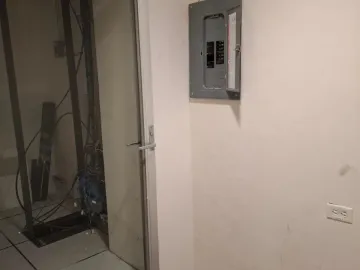 Local en renta en Villa las Fuentes, Monterrey, Nuevo León