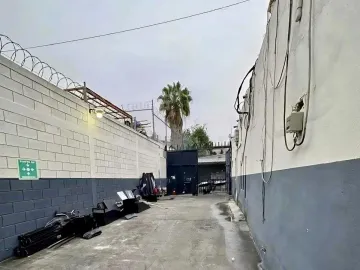 Local en renta en Fraccionamiento Mirador Residencial, Monterrey, Nuevo León