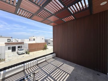 Casa Nueva en Venta Punto Lomas