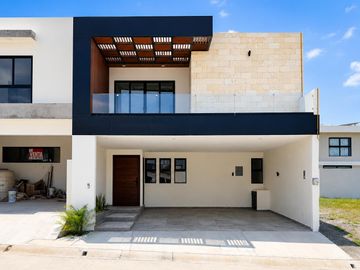 Casa Nueva en Venta Punto Lomas