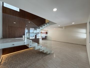 Casa Nueva en Venta Punto Lomas