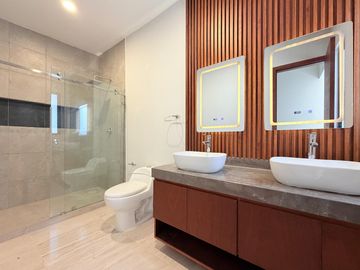 Casa Nueva en Venta Punto Lomas