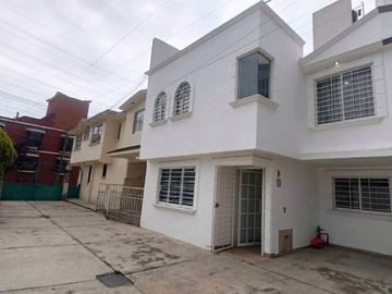 CASA AMUEBLADA EN RENTA EN METEPEC DE 2 RECAMARAS, CERCANA A ESTACION DE TREN