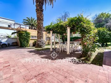 Venta casa sólida con gran terreno en Ñuñoa, a pasos del Metro