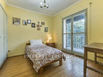 Venta casa familiar con gran terreno, Ñuñoa