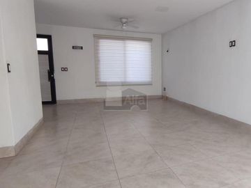 Casa en renta en Amberes Residencial | 3 recámaras y mantenimiento incluido