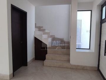 Casa en renta en Amberes Residencial | 3 recámaras y mantenimiento incluido