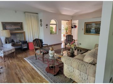 Hermosa casa 260 mts2 en Vitacura