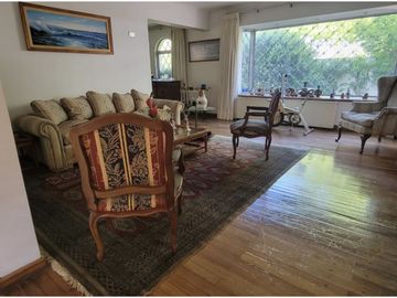 Hermosa casa 260 mts2 en Vitacura