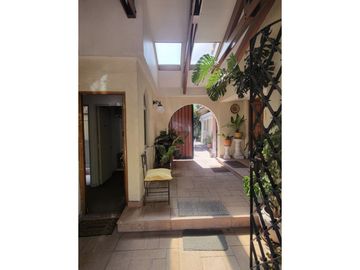 Hermosa casa 260 mts2 en Vitacura