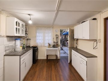 Se vende Casa para remodelar con gran terreno