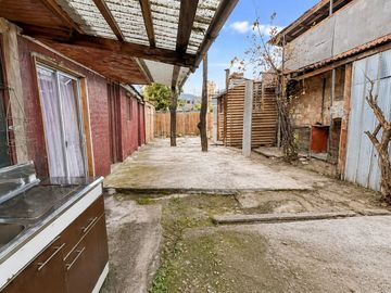 Se vende Casa para remodelar con gran terreno