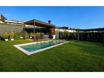 Única 4D + Serv, Piscina Y Quincho, Piedra Roja