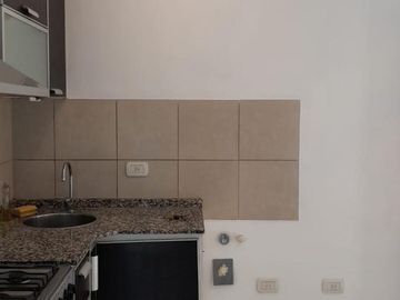 ALQUILER MONOAMBIENTE CHICO A MEDIA CUADRA DE AV DIRECTORIO