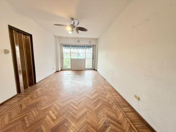 VENTA Departamento 4 ambientes con balcón al frente y Baulera en Belgrano