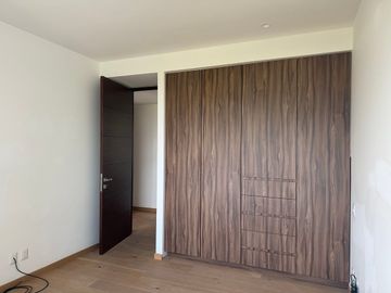 DEPARTAMENTO EN TRES CUMBRES CON BALCÓN.