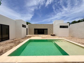 Casa en Venta de Un Solo Nivel con 500m2 de Terreno en San Luis Cholul
