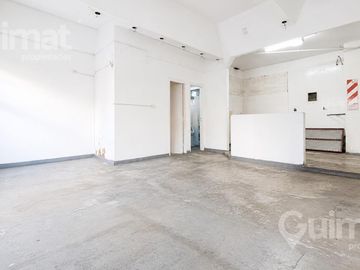 Local en Jujuy al 300 (Esquina Moreno) - Balvanera